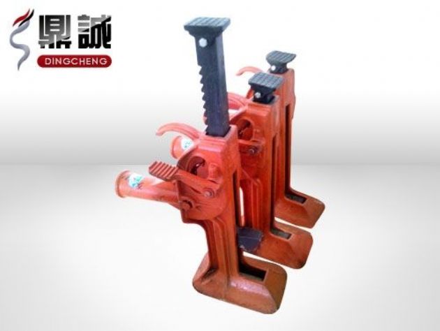 點(diǎn)擊查看詳細(xì)信息<br>標(biāo)題：齒條式起道機(jī) 閱讀次數(shù)：4364